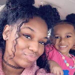 Meet your Posher, Kenesha